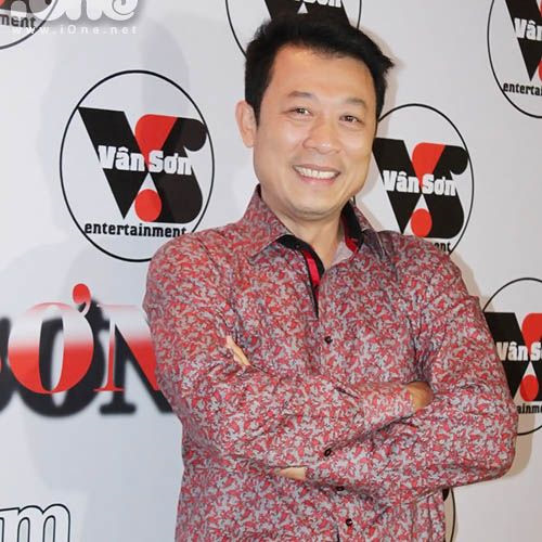 Công[-]ty[-]của[-]Vân[-]Sơn[-]nợ[-]thuế[-]hơn[-]100[-]triệu[-]đồng,[-]bị[-]vô[-]hiệu[-]hóa[-]đơn[-]đỏ